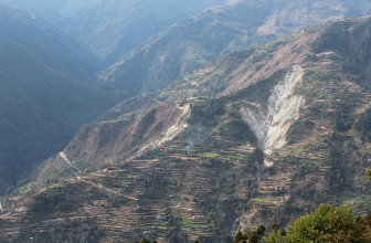 ज्यान जाेगाउन १५० घरपरिवारकाे जङ्गलमा बास